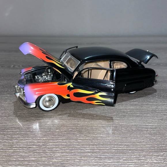 MOTOR MAX 1949 Mercury Coupe Hot Rod Flames Diecast Model Car 1/24 Scale - Picture 1 of 12